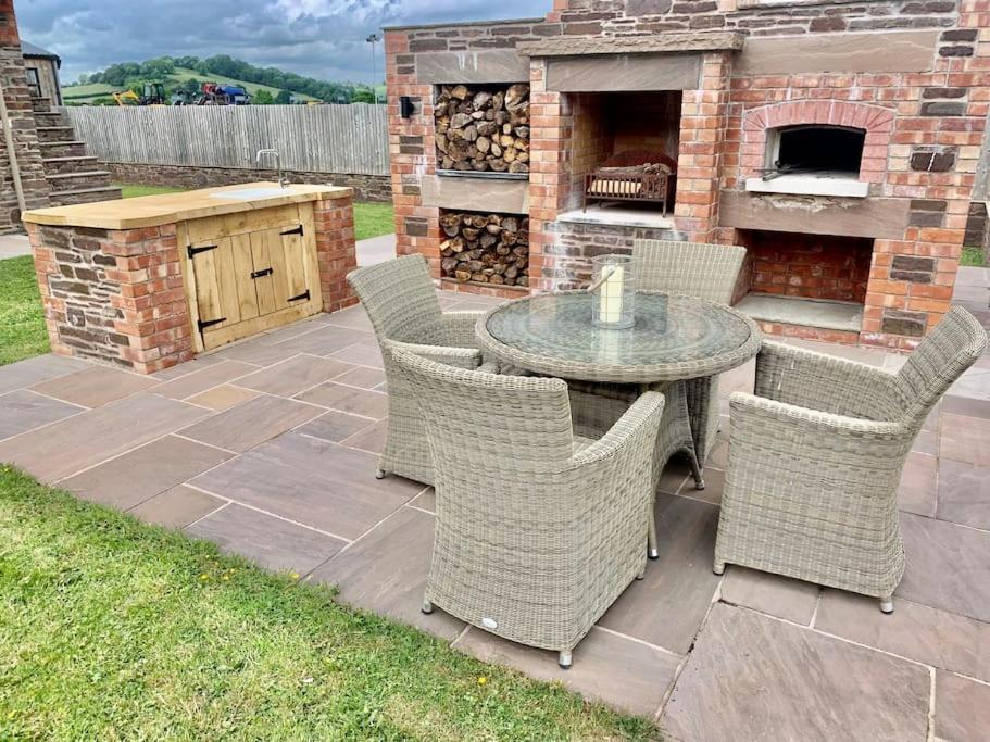 Coed Farm-Hot Tub-Sleeps 12-Near Brecon Villa Eksteriør bilde