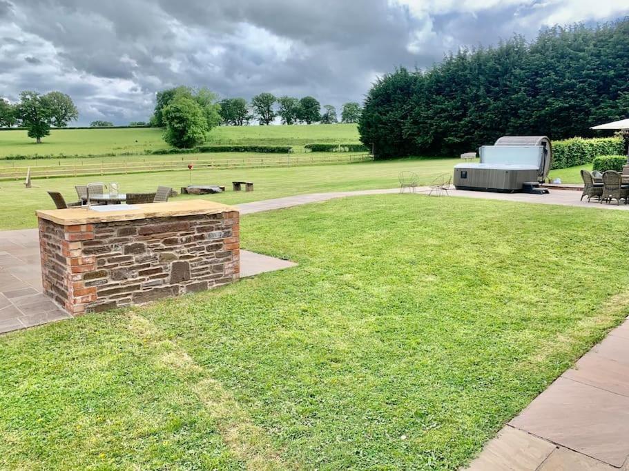 Coed Farm-Hot Tub-Sleeps 12-Near Brecon Villa Eksteriør bilde