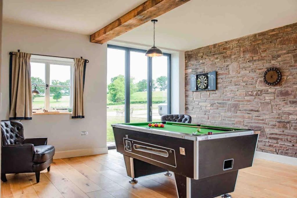 Coed Farm-Hot Tub-Sleeps 12-Near Brecon Villa Eksteriør bilde